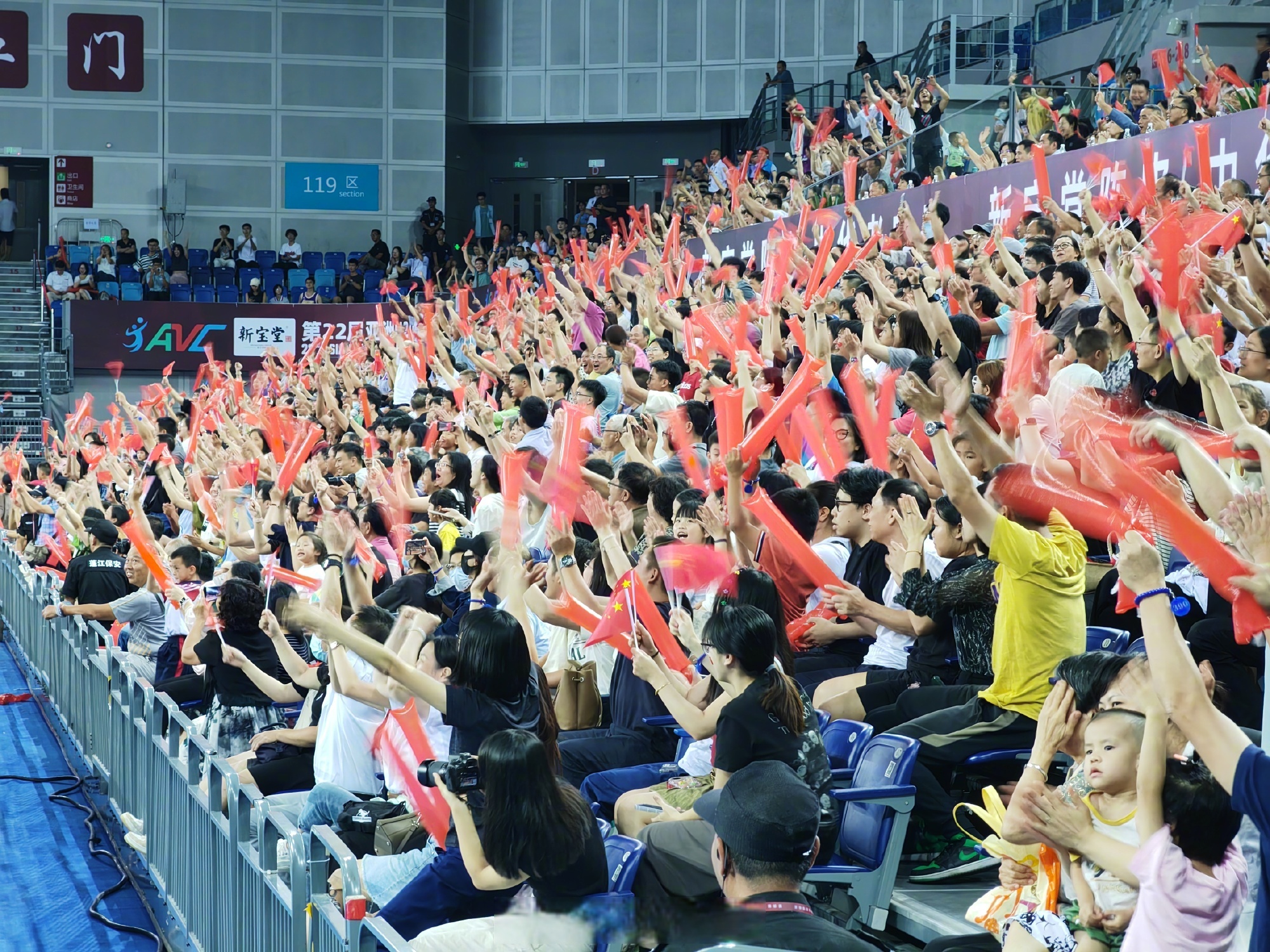 开云APP-广东获得总冠军奖杯后庆祝活动