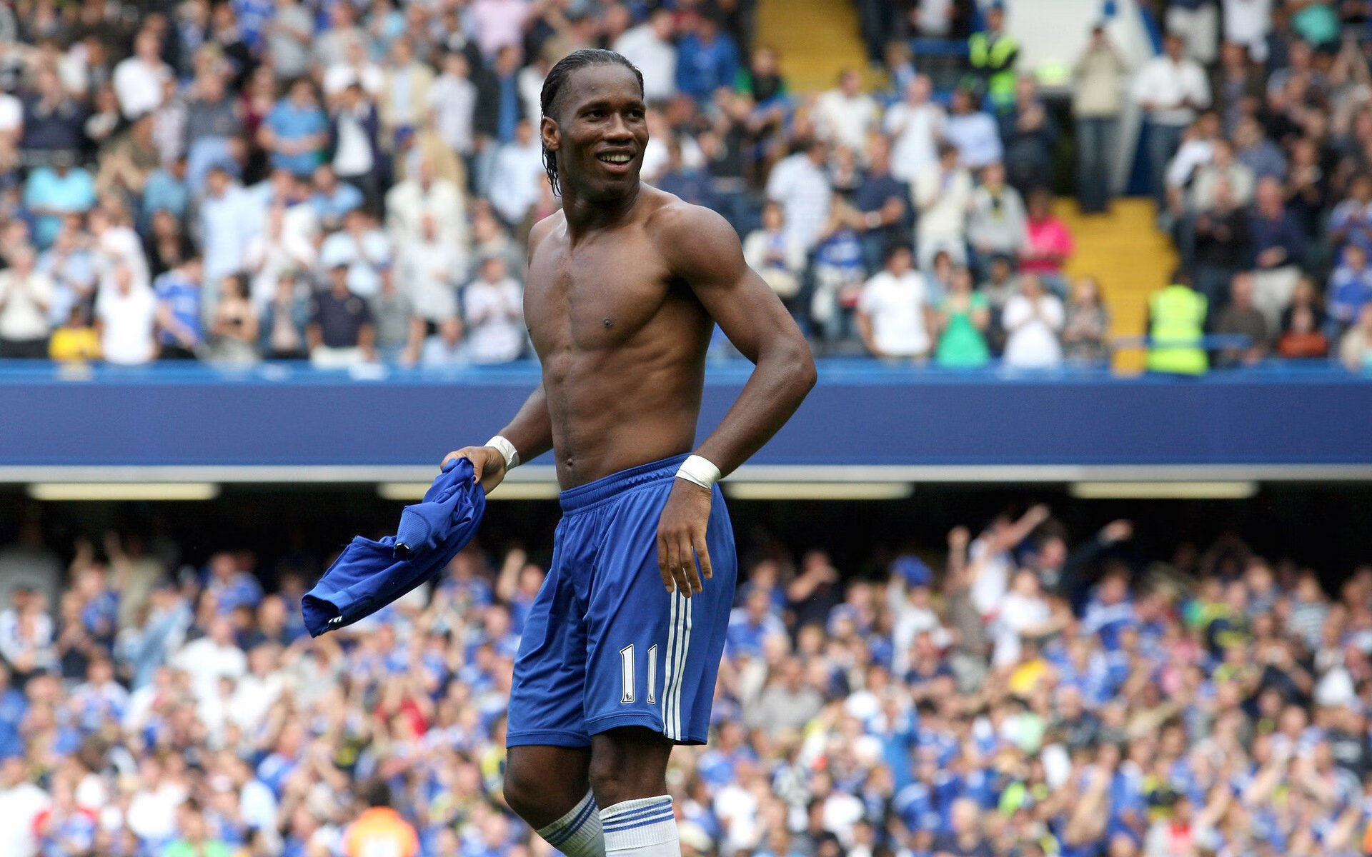 德布劳内存在感拉满,威尔士速胜里昂,一场战术与意志的完美交响