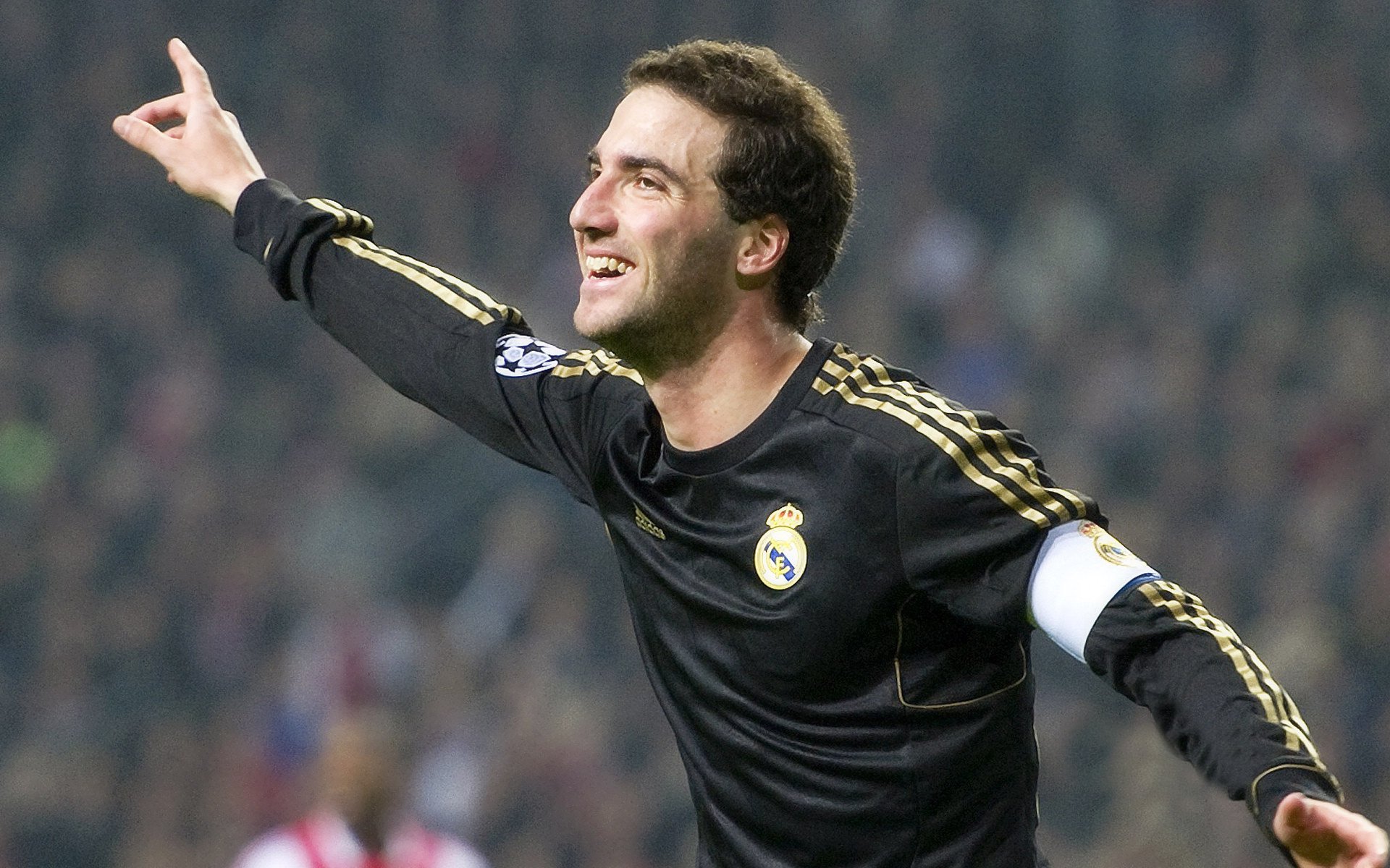 梁靖崑统治全场助英格兰队横扫波兰队，乒乓球外交再书新章